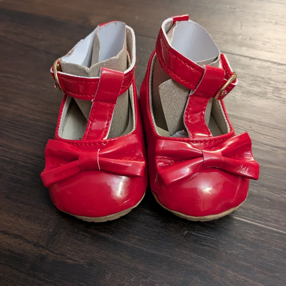 Red toddler flats with bow accent